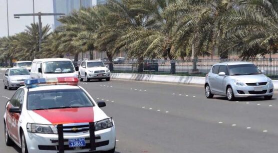 Motorists playing games in Abu Dhabi to be hit with AED800 fine